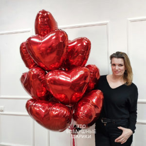 Фонтан из 15 красных сердец