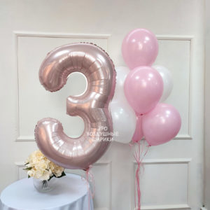 Цифра 3 розовая, шары в белом розовом цвете