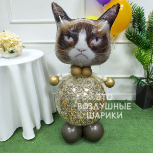 Фигурка из шаров кот с конфетти
